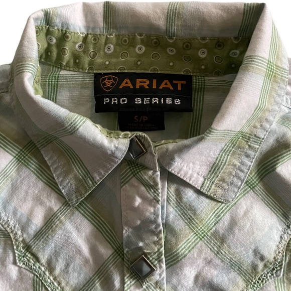 Women’s Ariat Pro Series Button Down with Silver Diamond shaped Enamel Snaps - Picture 2 of 3
